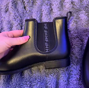 Rain boots Size 8 thumbnail 3