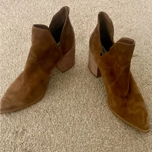 Steve Madden Chaya Pointed Toe Booties Sand Brown Suede Like Western Style Bootd thumbnail 3