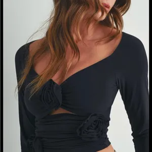 Elegant Black Women's Top Size L thumbnail 1