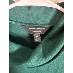 Banana Republic Soft‎ Luxe Turtleneck Top Forest Dweller Green Size M thumbnail 3