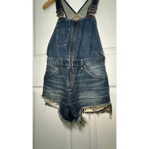 We The Free Denim Shortalls 4 Blue Zip Front Raw Hem‎ Distressed Overalls thumbnail 3