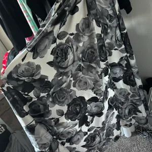 Strapless Hoco/ Prom Dress  thumbnail 4