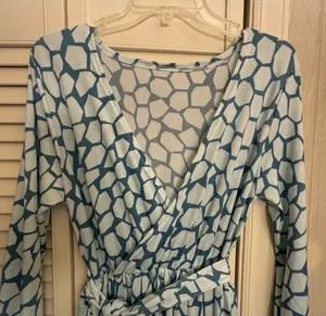 Blue & White V thumbnail 2
