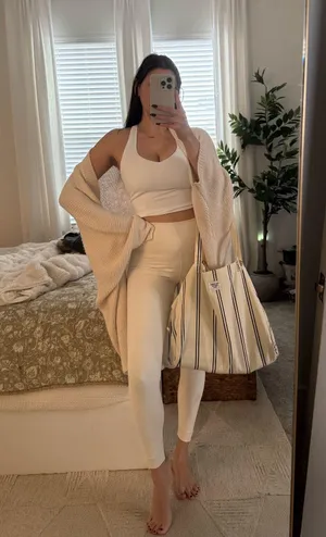 Revolve Oversized sweater thumbnail 1