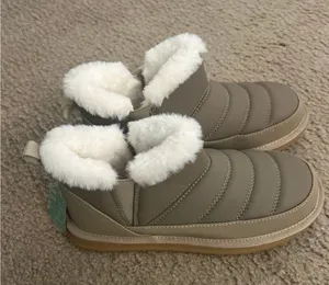C510Women's Cozy Fur Lined Quilted Boot Slippers size 9 thumbnail 1