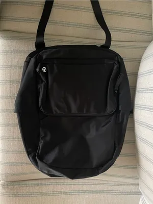 Lululemon Everywhere Backpack 22L in Black thumbnail 2