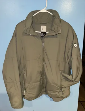 Vuori Echo Insulated Bomber Jacket thumbnail 2