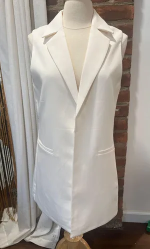 Anthropologie Maison d’ Amelie Sleeveless White Blazer thumbnail 3