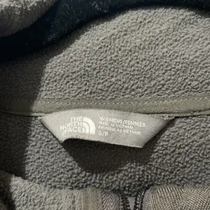 The North Face Recover Up Jacket Size Small Gray Workout Gym Exercise thumbnail 5