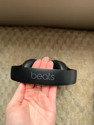 Beats Studio 3 Wireless Headphones thumbnail 2
