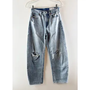 GAP High Rise Distressed Barrel Ankle Jeans Light Wash Blue 25 thumbnail 2