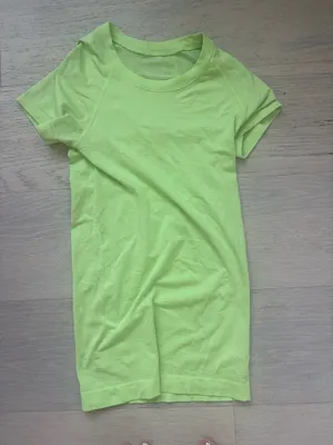 Lululemon Top thumbnail 1