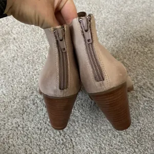 Gianni Bini Nude Leather Tulip‎ Split Shaft Ankle Booties Block Heel Size 7M thumbnail 4
