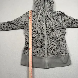 Lululemon After Asana Hoodie Not So Petite‎ Fleur Silver Spoon Womens 8 Gray thumbnail 9