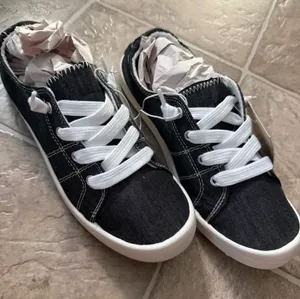 Women’s Dark Gray/Black/White/Patterned Sneakers thumbnail 1