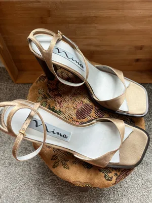 •Nina gold strappy heeled shoes• Size 7 1/2M thumbnail 2