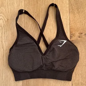 Gymshark - Vital V Neck Seamless Sports Bra in Brown thumbnail 1