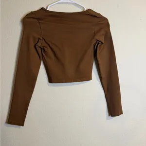 Women's Brown Long-Sleeve Scoop Neck Crop Top thumbnail 3