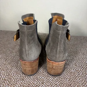 Alberto Fermani Gray Suede Ankle Boots Sz 7.5 Womens Western Casual Preppy thumbnail 4