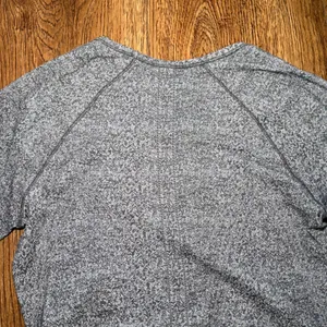 Athleta Speedlight Heather Gray Seamless Top Long Sleeve Gym Athletic sz Small thumbnail 9
