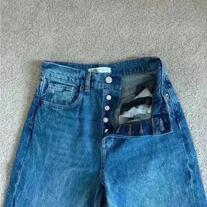 Zara high rise button front straight leg blue jeans in size 2 thumbnail 6