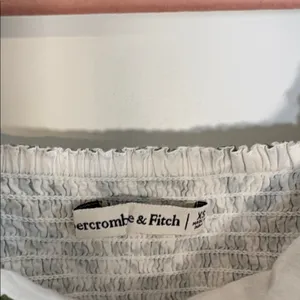 Abercrombie & Fitch green floral puff sleeve ruched crop top NWOT thumbnail 4