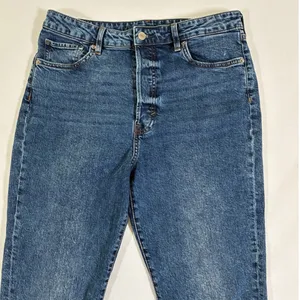 H&M Womens Ultra High Waist Mom Jeans Medium Wash Blue Button Fly Size 12 thumbnail 8