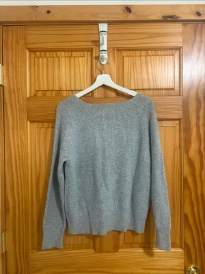 Old Navy Size XS Grey V-Neck Sweater thumbnail 5