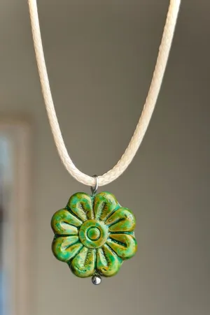 Handmade unique fairy retro cute flower Czech glass necklace💚 thumbnail 1