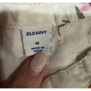 Old Navy Women's Ivory Floral Swiss Dot Balloon Sleeve Button Down Blouse Medium thumbnail 5