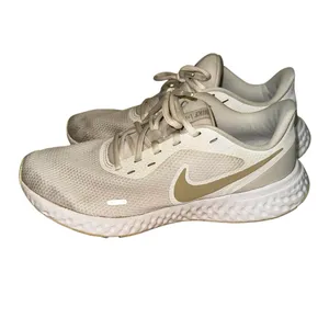 Nike Revolution Running Shoes‎ Women’s 9.5 White Athletic Sneakers thumbnail 4