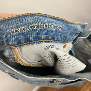 American Eagle Distressed Vintage Hi-Rise Skinny Jeans Size 4 X-Long thumbnail 7