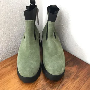NURTURE Green Suede Chelsea Boot Lug Sole Platform‎ Water Resistant Size 5.5 New thumbnail 3