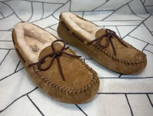 UGG‎ Dakota Moccasin Slippers 8 Chestnut Suede Sheepskin Lined 5612 thumbnail 1