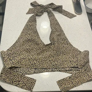 SHEIN Tie Halter Crop Top thumbnail 3