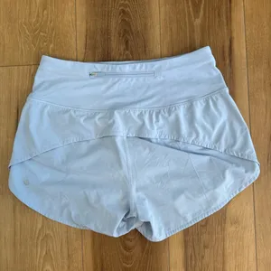 Speed Up Lululemon Mid-Rise Shorts Lined 4" thumbnail 2