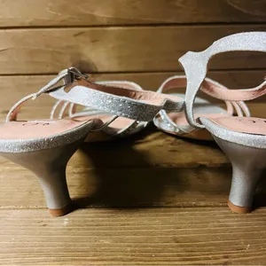 L Lorraine Berkly Silver Rhinestone Shoes Formal Prom Wedding kitten Heels Sz 9 thumbnail 5