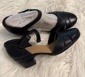 Clarks Black Low Heel Mary Jane Pumps size 8.5 BNWOT see all photos thumbnail 1