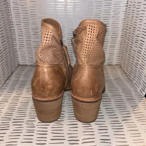 Sofft Chantey Tan Leather Perforated Ankle Boots Womens‎ Size 7M Zip Booties thumbnail 3