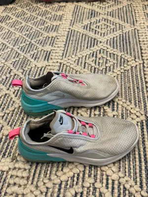 Nike Sneakers thumbnail 2
