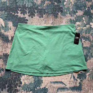 NWT Abercrombie & Fitch YPB StudioFLEX Mid Rise Mini Tennis Skirt Skort in Green - L thumbnail 5