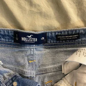 Hollister Ultra High-rise Mom Shorts 3inch thumbnail 2