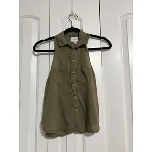 American Eagle Sleeveless Button Down Safari Olive Green Split Back XS‎ Boho thumbnail 2