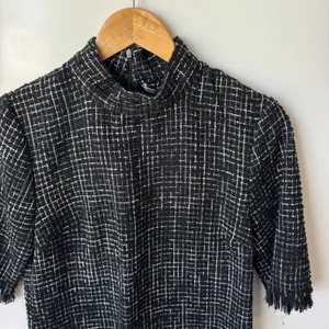 Zara Tweed Top Mock Neck Fringed Hem Cropped Black‎ White Career XS thumbnail 6