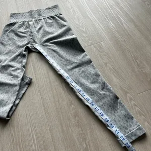 AYBL Leggings Womens Medium Scrunch Bottom Leopard Print Gray thumbnail 6