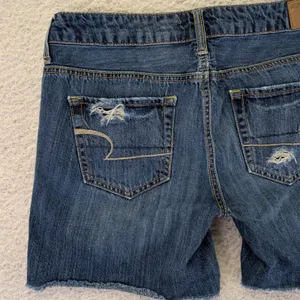 American Eagle Womens Distressed‎ Denim Cut Off Shorts Dark Wash Size 2 Cotton thumbnail 6