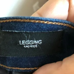 Express Dark Wash Mid Rise‎ Legging Denim Jeans thumbnail 9