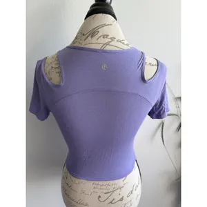 Lululemon Shoulder‎ Cut-Out Yoga T-Shirt Size 6 Dark Lavendar thumbnail 2