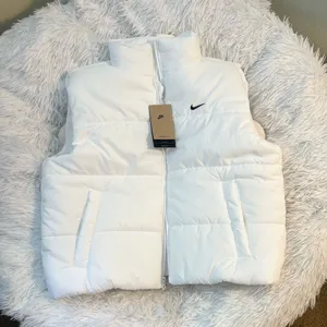 Nike Women's Sportswear Classic white Puffer Therma-FIT Loose Vest thumbnail 2