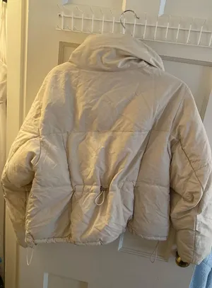 Bershka Cream Colored Puffer Jacket thumbnail 4